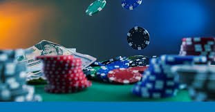 Tampilan layar Auto Roulette juragan koin dengan roda fisik dan dealer langsung